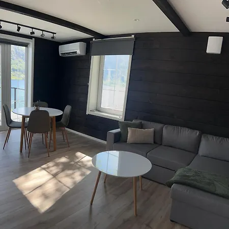 Husslattene 2 * Skei (Sogn og Fjordane)