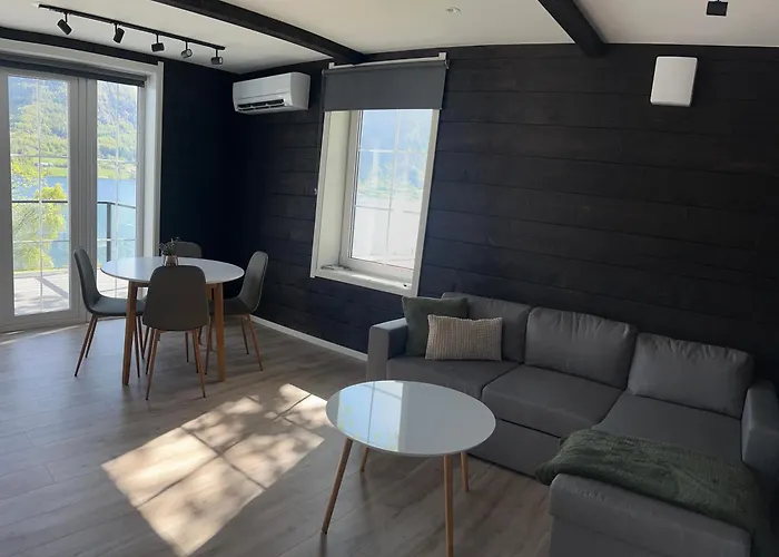 Husslattene 2 * Skei (Sogn og Fjordane)